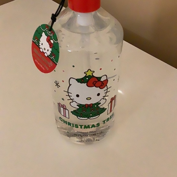 Hello Kitty Christmas Tree Scented Hand Soap 25oz New - Picture 3 of 3